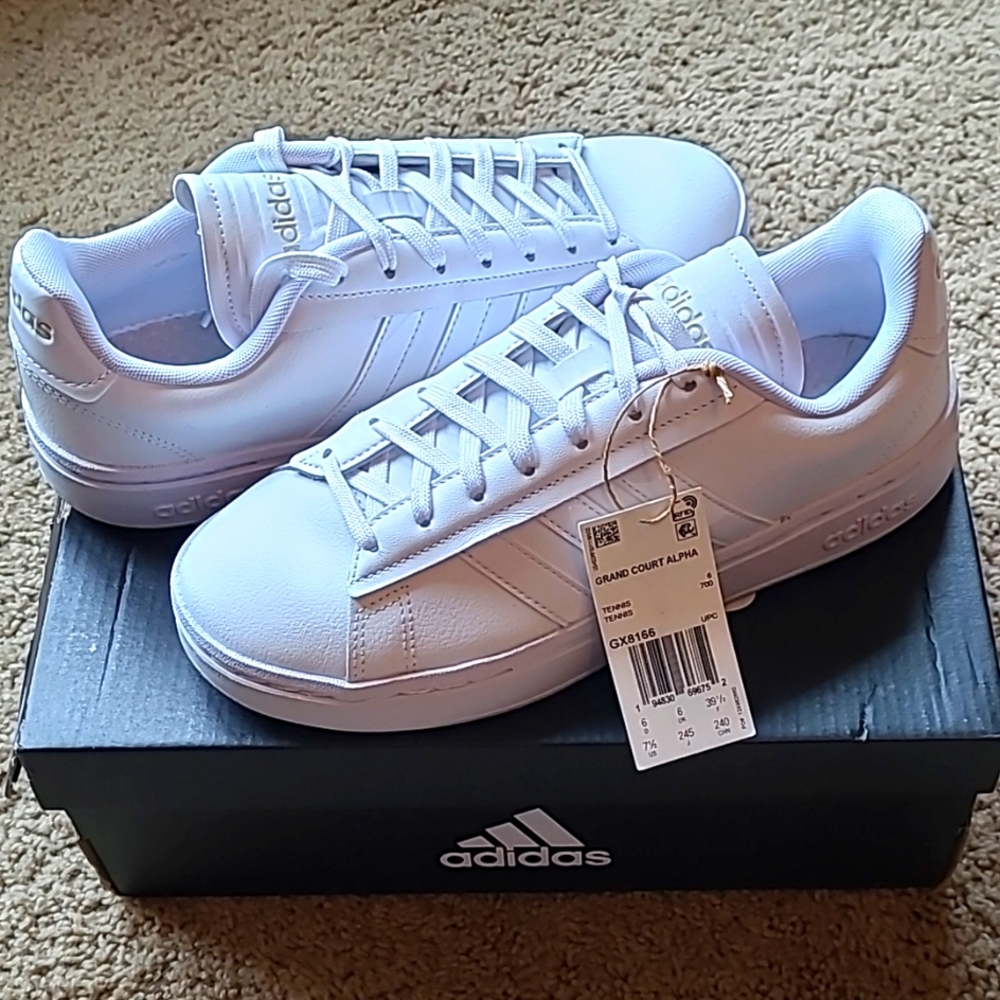 Adidas Women’s Grand Court Alpha tennis shoe NWT